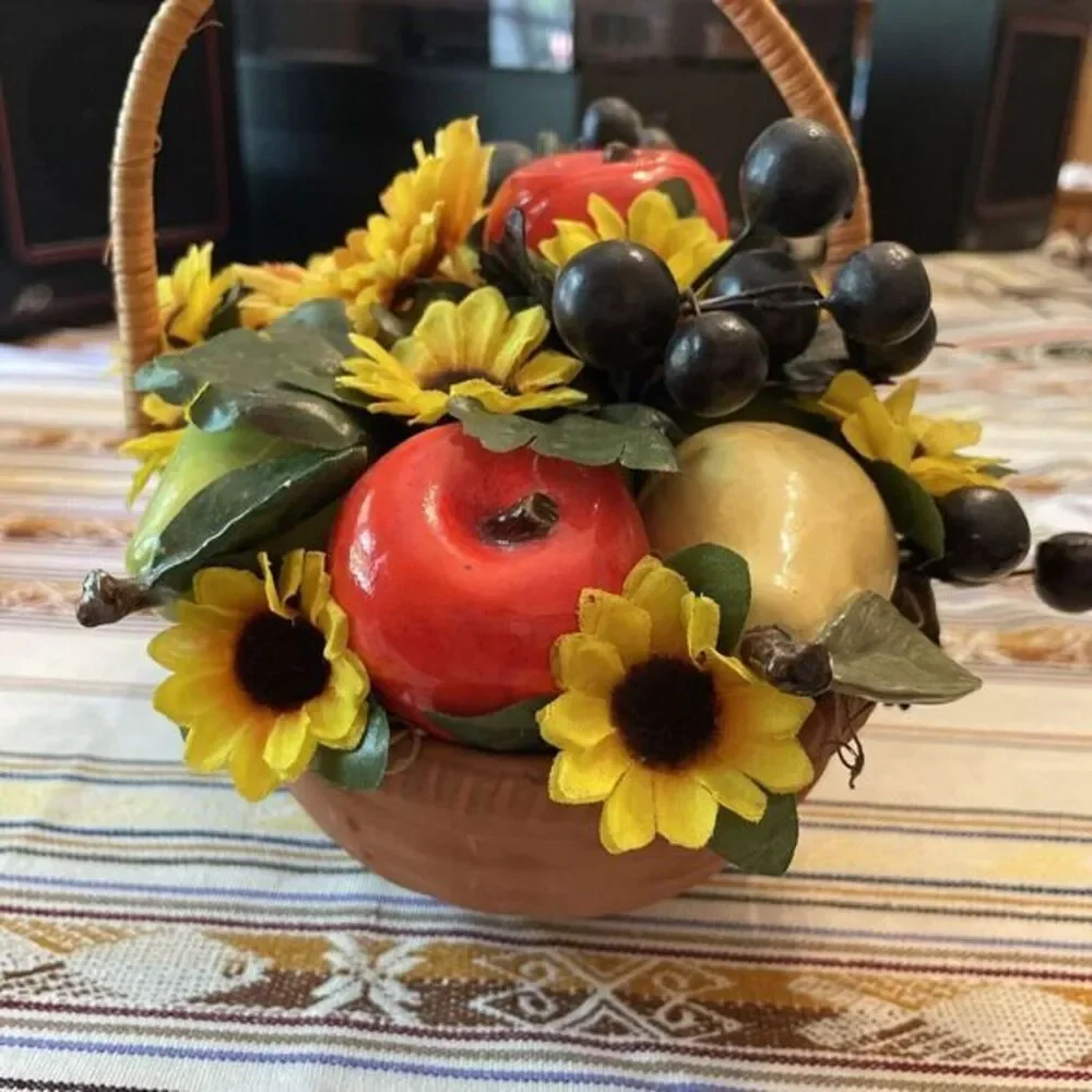 A Teleflora Gift‎ Fruit Basket